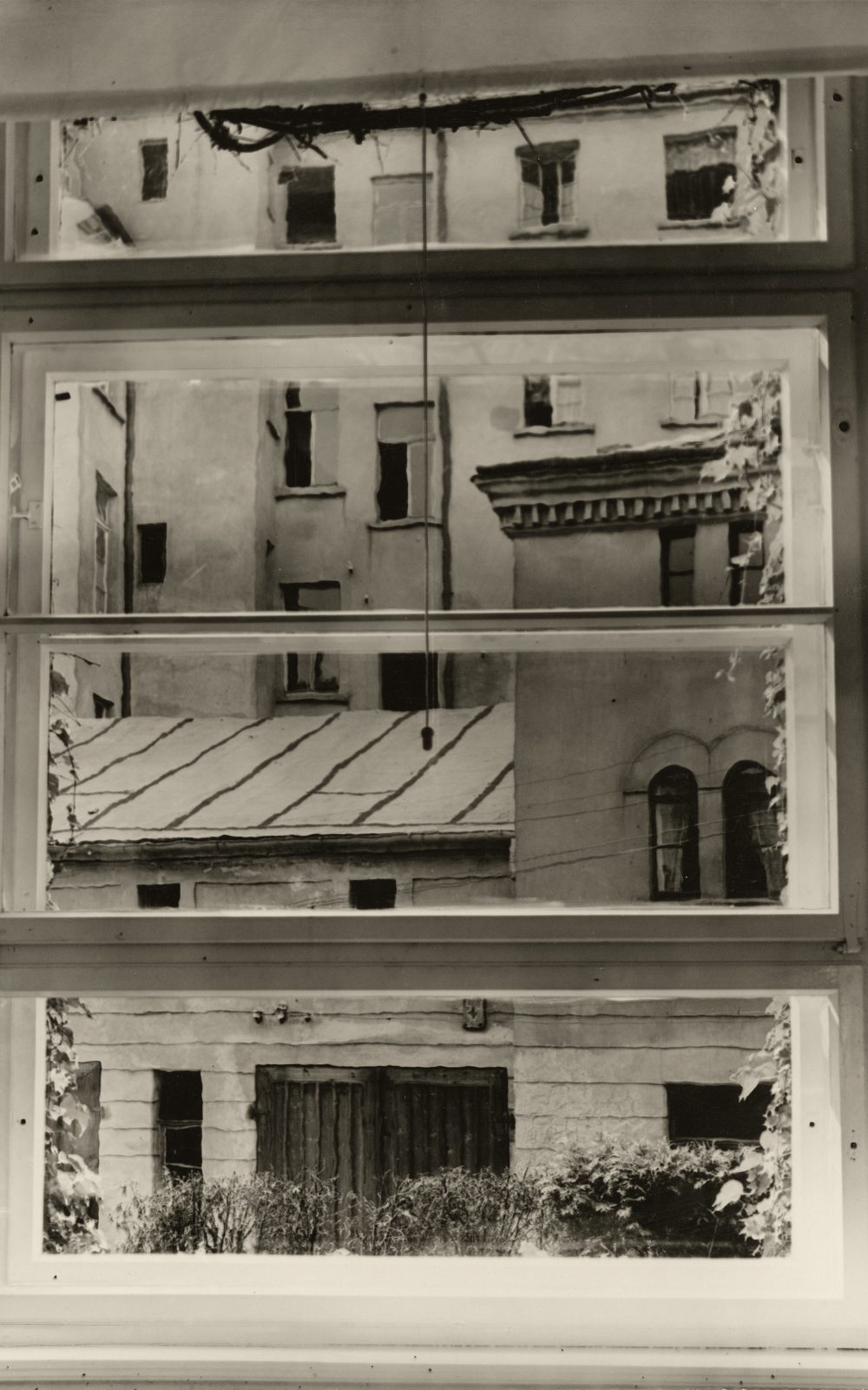 Aenne Biermann, Blick aus meinem Atelierfenster, 1929, Silbergelatine-Abzug, 23,6 x 17,3 cm, Foto: Sibylle Forster, Stiftung Ann und Jürgen Wilde, Pinakothek der Moderne, München