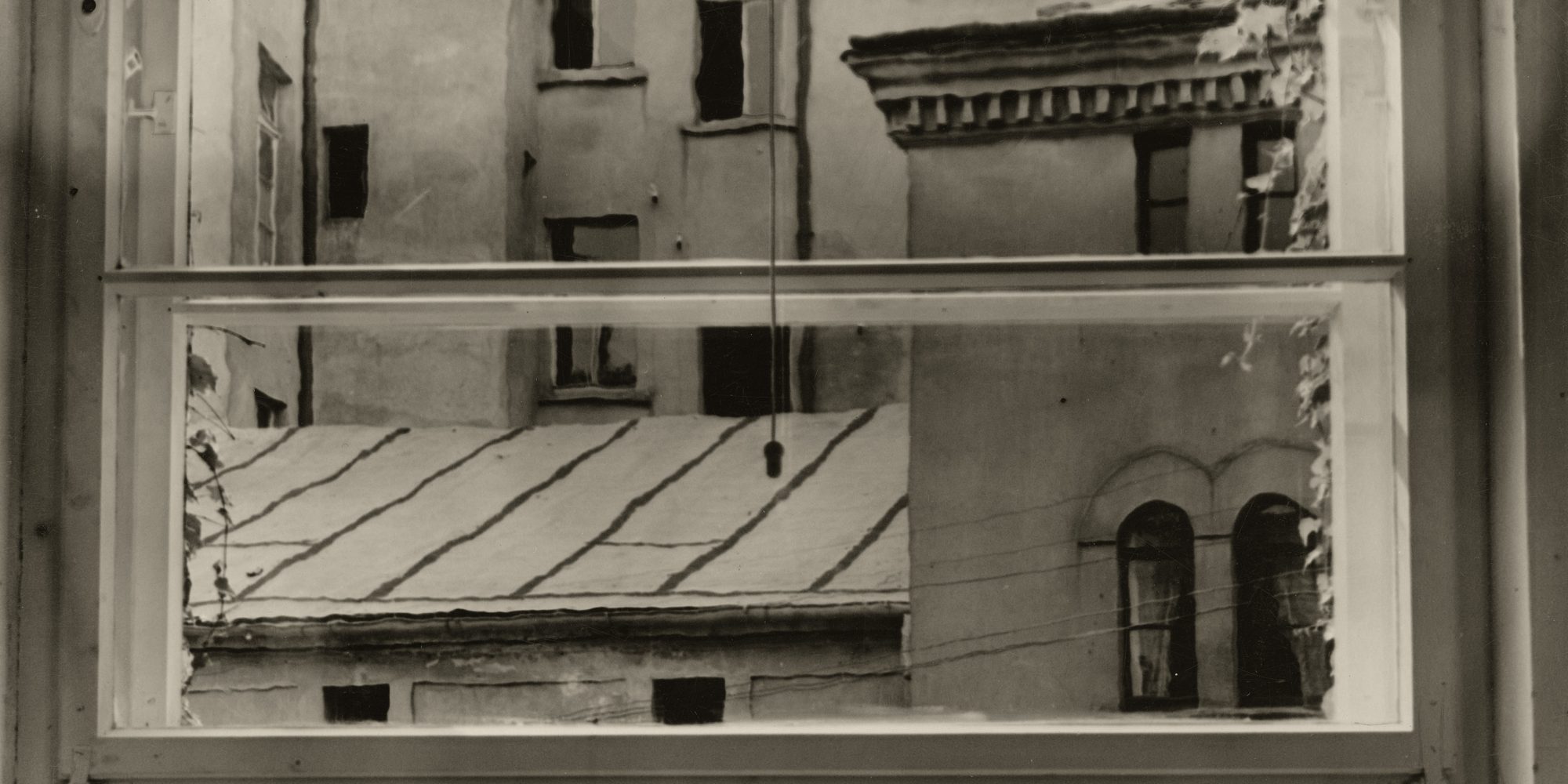 Aenne Biermann, Blick aus meinem Atelierfenster, 1929, Silbergelatine-Abzug, 23,6 x 17,3 cm, Foto: Sibylle Forster, Stiftung Ann und Jürgen Wilde, Pinakothek der Moderne, München