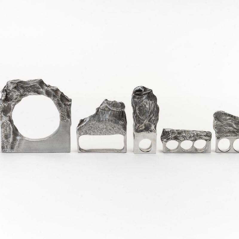 Zohar Fadlon. Ringe „Metal Rebellion”, 2015. Aluminium. Fotografin: Liat Elbling