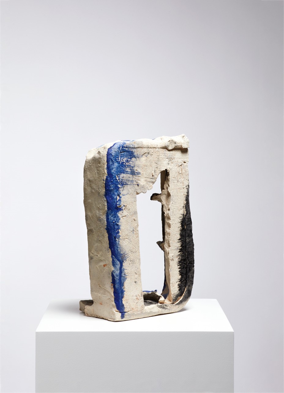 Schwarz-weiße abstrakte Linienzeichnung mit geschwungenen und geraden Linien sowie Schattierungen