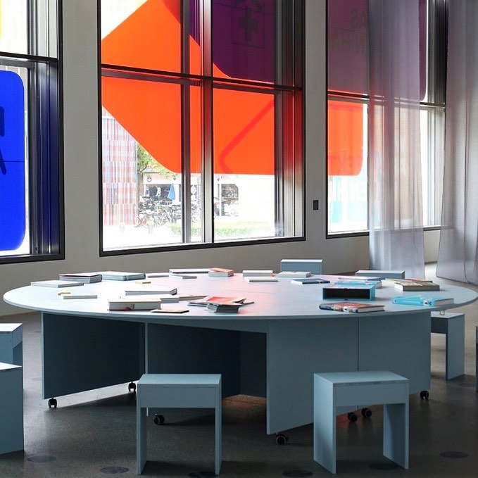 DEMENZSENSIBLE ARCHITEKTUR Am 21. September findet die erste Diskussionsrunde im Rahmen unserer Ausstellung DAS KRANKENHAUS:…